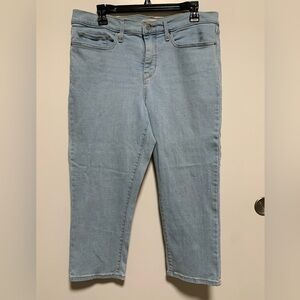 EUC! Levi’s 311 Shaping Capris Plus Size 33